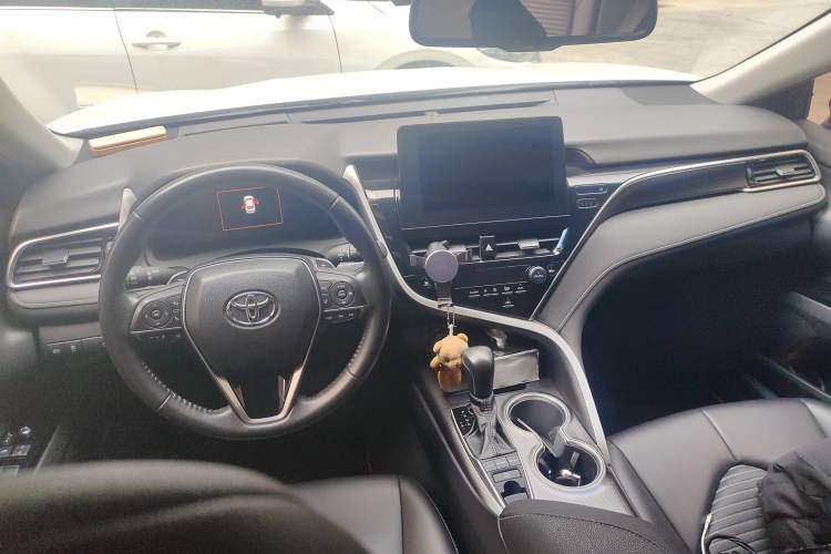 Used Toyota Camry 2022 2.5S Knight Edition Center Console