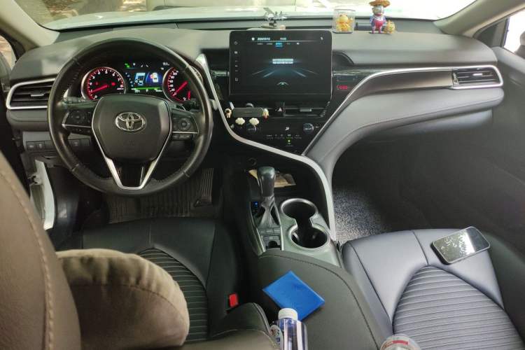 Used Toyota Camry 2022 2.0S Knight Edition Center Console