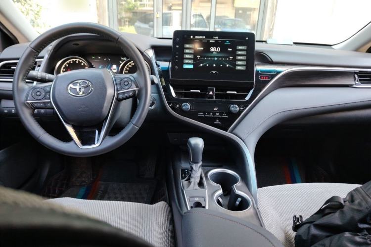Used Toyota Camry 2022 2.0GVP Premier Edition Center Console