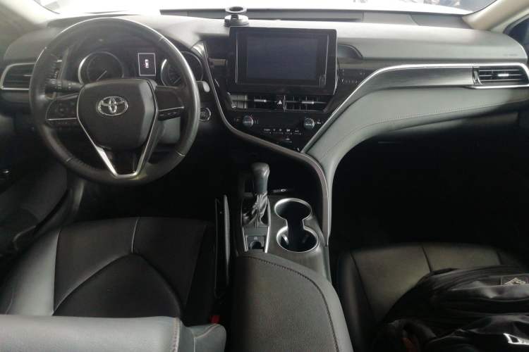 Used Toyota Camry 2022 2.0GVP Premier Edition Center Console