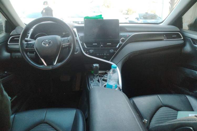 Used Toyota Camry 2022 2.0S Knight Edition Center Console