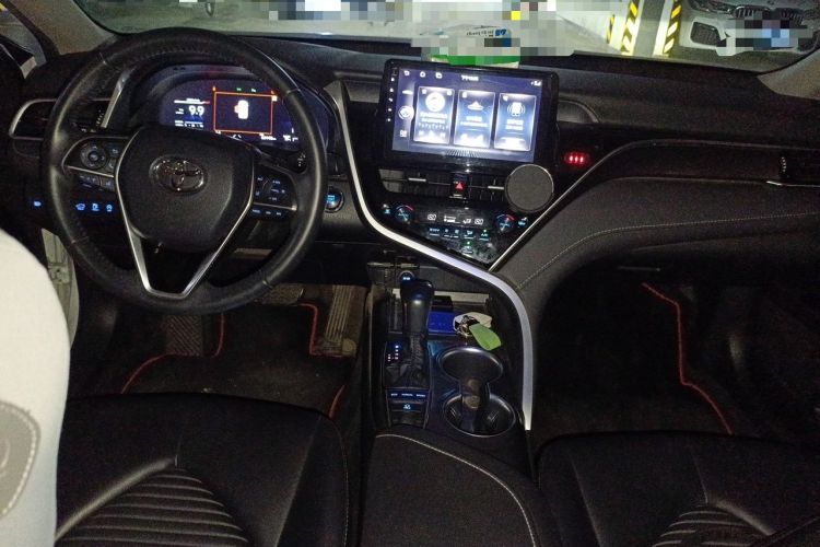 Used Toyota Camry 2022 2.5S Knight Edition Center Console