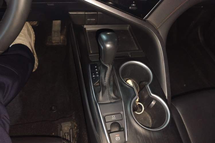Used Toyota Camry 2022 2.0GVP Premier Edition Gear Lever