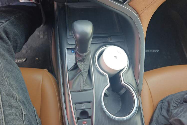 Used Toyota Camry 2022 2.0GVP Premier Edition Gear Lever