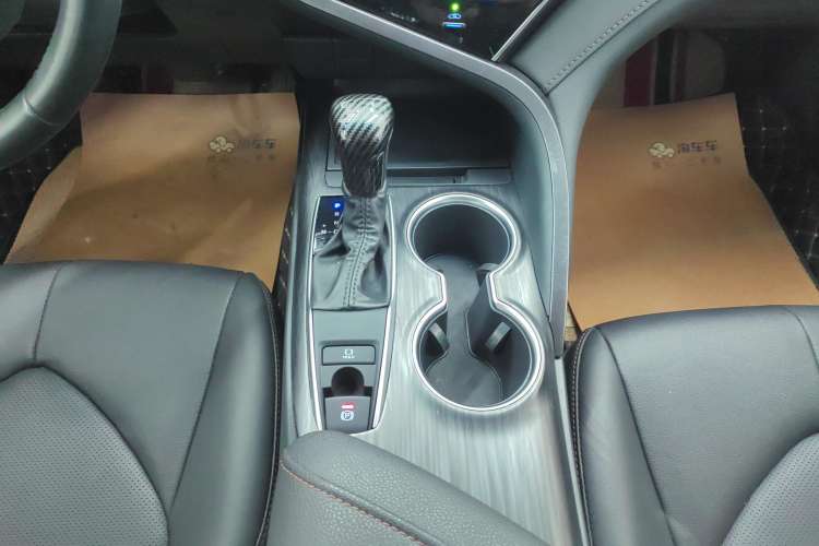 Used Toyota Camry 2022 2.0GVP Premier Edition Gear Lever
