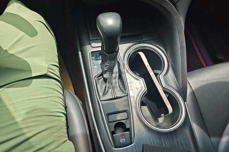 Used Toyota Camry 2022 2.0GVP Premier Edition Gear Lever