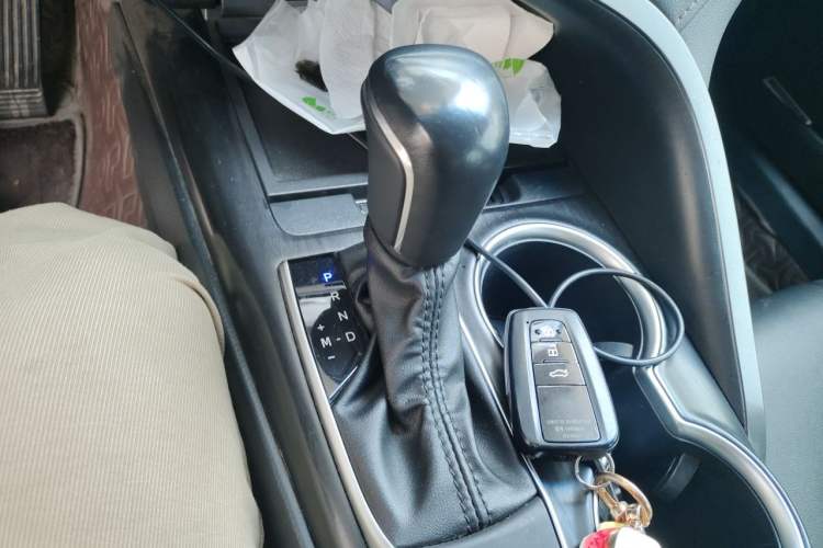 Used Toyota Camry 2022 2.0GVP Premier Edition Gear Lever