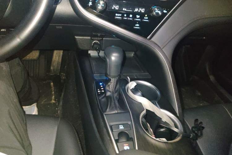 Used Toyota Camry 2022 2.0GVP Premier Edition Gear Lever