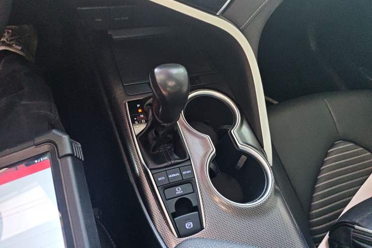 Used Toyota Camry 2022 2.5S Knight Edition Gear Lever