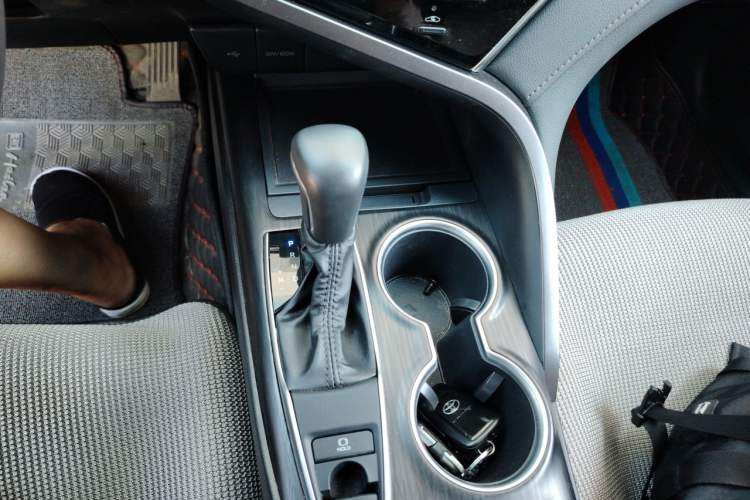 Used Toyota Camry 2022 2.0GVP Premier Edition Gear Lever