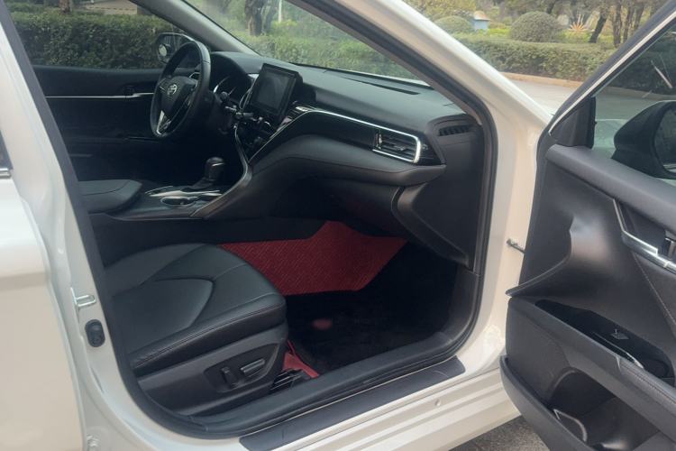 Used Toyota Camry 2022 2.0GVP Premier Edition Interior 3