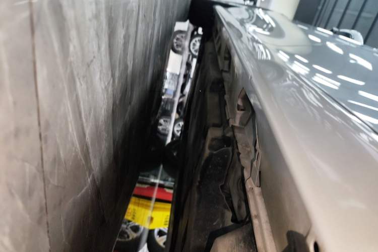 Used Toyota Camry 2022 2.0GVP Premier Edition Left Side Sill
