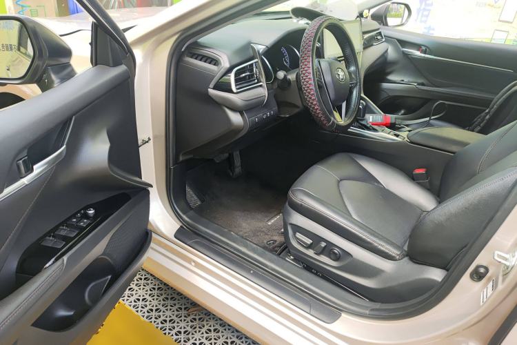 Used Toyota Camry 2022 2.0GVP Premier Edition Driver Seat