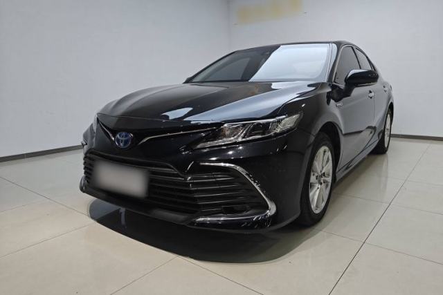 Ojetý Toyota Camry 2023 Dual-Motor 2.5 HGVP Leading Edition