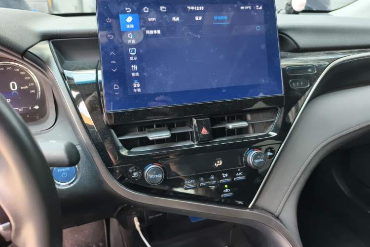 Used Toyota Camry 2023 Dual-Motor 2.5HG Luxury Edition Audio And AC Panel