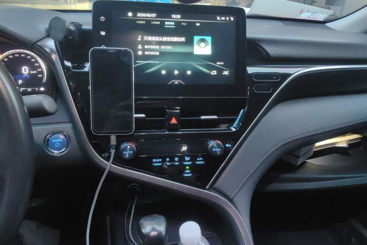 Used Toyota Camry 2023 Dual-Motor 2.5HG Luxury Edition Audio And AC Panel