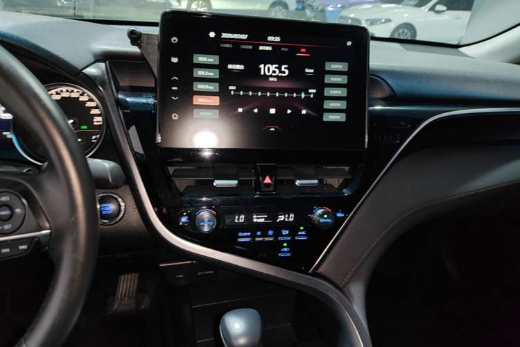 Used Toyota Camry 2023 2.0G Luxury Edition Audio And AC Panel