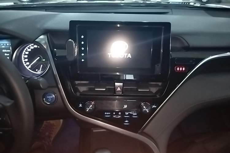 Used Toyota Camry 2023 Dual-Motor 2.5 HGVP Leading Edition Audio And AC Panel