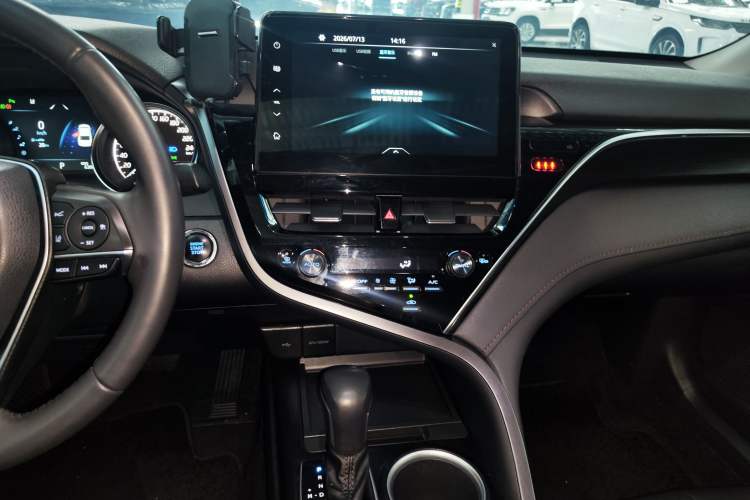 Used Toyota Camry 2023 2.0G Luxury Edition Audio And AC Panel