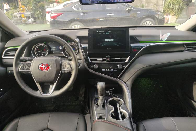 Used Toyota Camry 2023 2.0G Luxury Edition Center Console