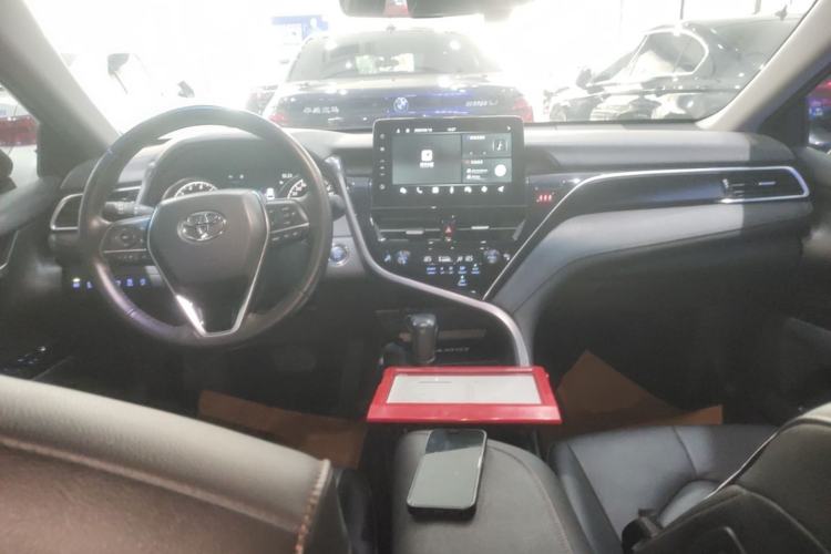 Used Toyota Camry 2023 2.0G Luxury Edition Center Console