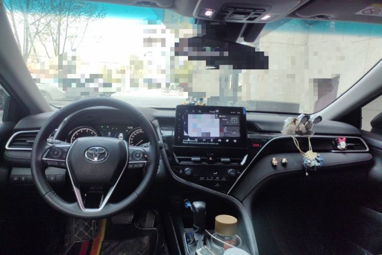 Used Toyota Camry 2023 2.0G Luxury Edition Center Console