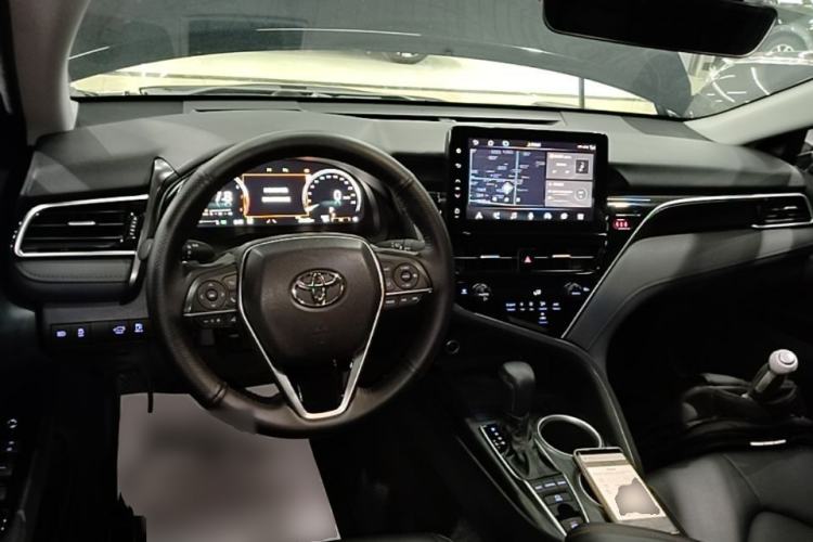 Used Toyota Camry 2023 2.5G Luxury Edition Center Console