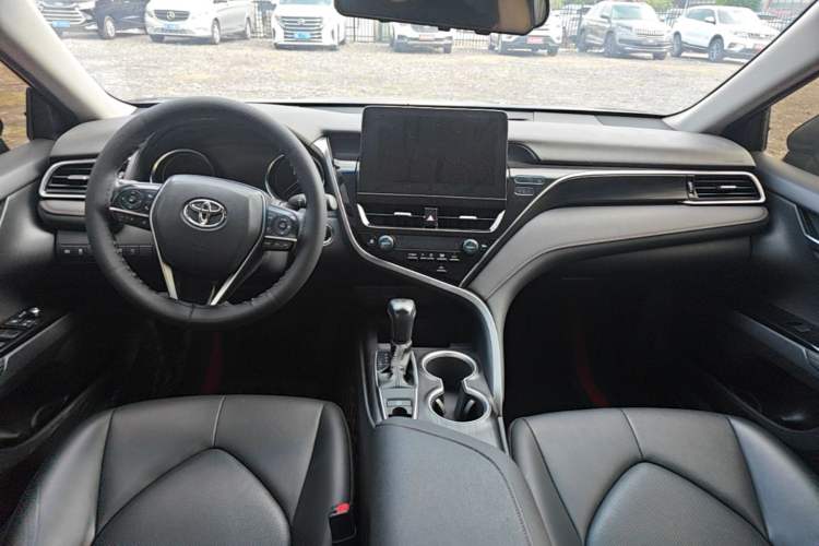 Used Toyota Camry 2023 2.0G Luxury Edition Center Console
