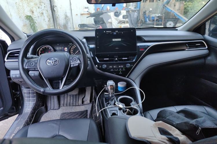 Used Toyota Camry 2023 2.0G Luxury Edition Center Console