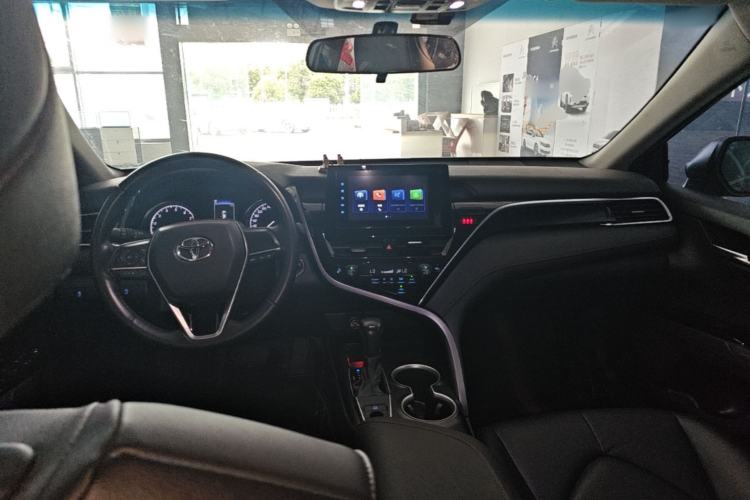 Used Toyota Camry 2023 2.0GVP Premier Edition Center Console