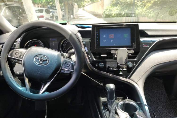 Used Toyota Camry 2023 Dual-Motor 2.5 HGVP Leading Edition Center Console