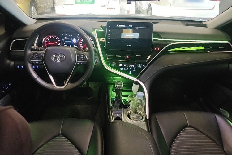 Used Toyota Camry 2023 2.0S Knight Edition Center Console