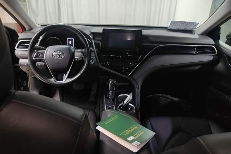 Used Toyota Camry 2023 2.0GVP Premier Edition Center Console