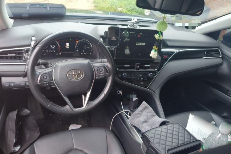 Used Toyota Camry 2023 2.5G Luxury Edition Center Console