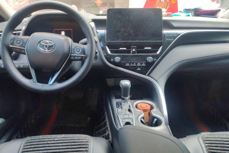 Used Toyota Camry 2023 2.5G Luxury Edition Center Console