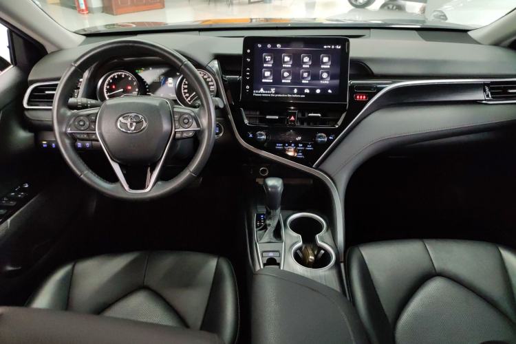 Used Toyota Camry 2023 2.0G Luxury Edition Center Console
