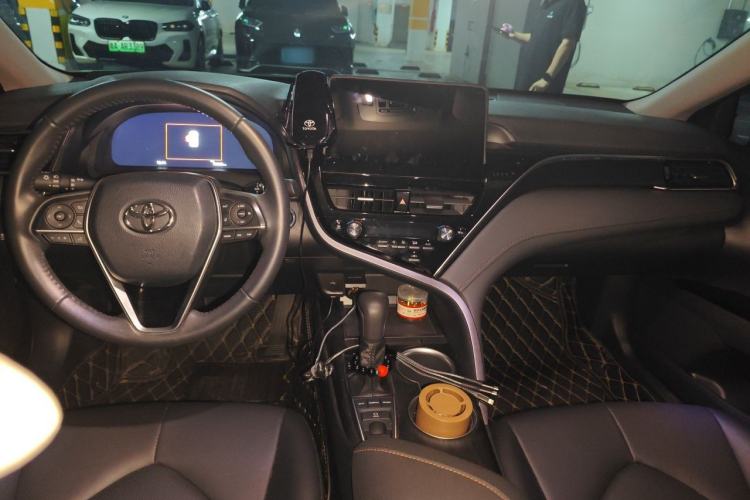 Used Toyota Camry 2023 2.5G Luxury Edition Center Console