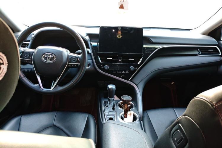 Used Toyota Camry 2023 2.5G Luxury Edition Center Console