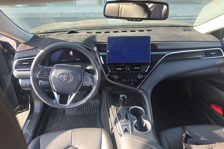 Used Toyota Camry 2023 2.5G Luxury Edition Center Console
