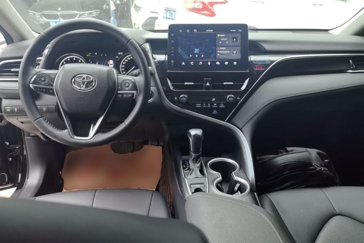 Used Toyota Camry 2023 2.0G Luxury Edition Center Console