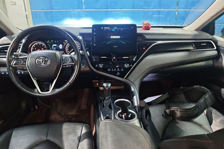 Used Toyota Camry 2023 2.0G Luxury Edition Center Console