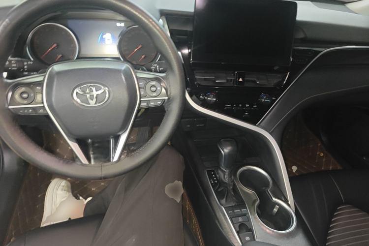 Used Toyota Camry 2023 2.0S Knight Edition Center Console