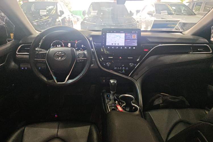 Used Toyota Camry 2023 2.5G Luxury Edition Center Console