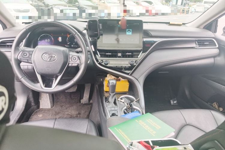 Used Toyota Camry 2023 2.5G Luxury Edition Center Console