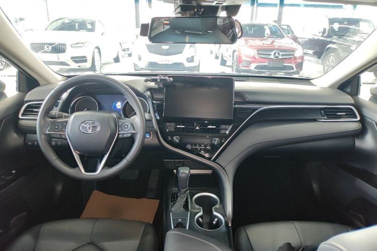 Used Toyota Camry 2023 2.0G Luxury Edition Center Console