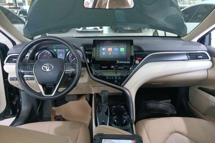Used Toyota Camry 2023 2.0E Elite Edition Center Console