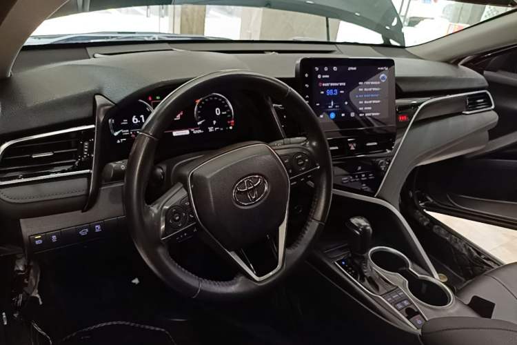 Used Toyota Camry 2023 Dual-Motor 2.5HG Luxury Edition Center Console