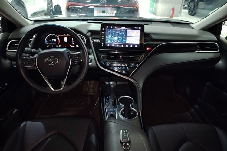 Used Toyota Camry 2023 2.5G Luxury Edition Center Console