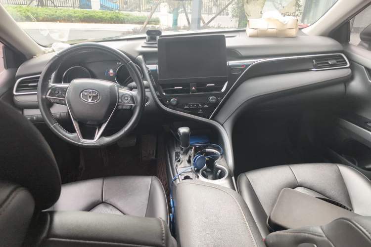 Used Toyota Camry 2023 2.0G Luxury Edition Center Console