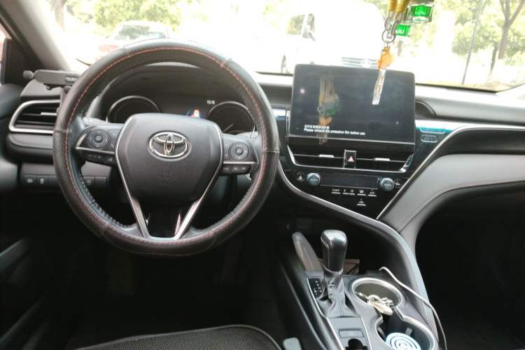 Used Toyota Camry 2023 2.0G Luxury Edition Center Console